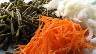 салат лесной с папоротником