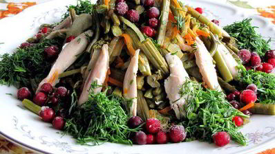 салат лесной с папоротником