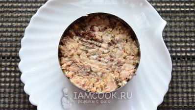 салат мимоза с консервами и сыром