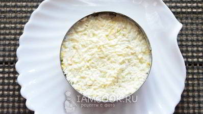 салат мимоза с консервами и сыром