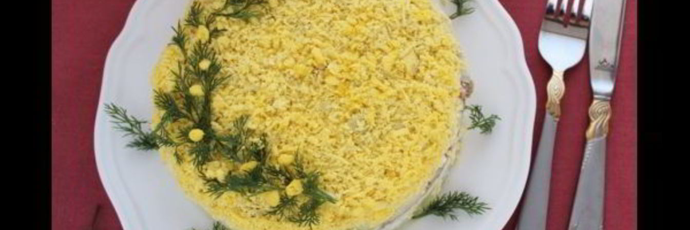 Салат Мимоза с сыром и сливочным маслом