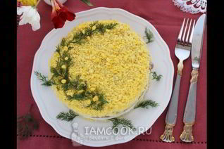 Салат Мимоза с сыром и сливочным маслом