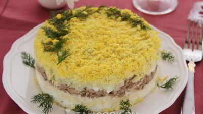 салат мимоза с сыром и сливочным маслом