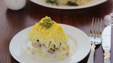 салат мимоза с сыром и сливочным маслом