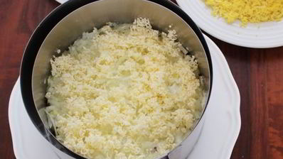 салат мимоза с сыром и сливочным маслом