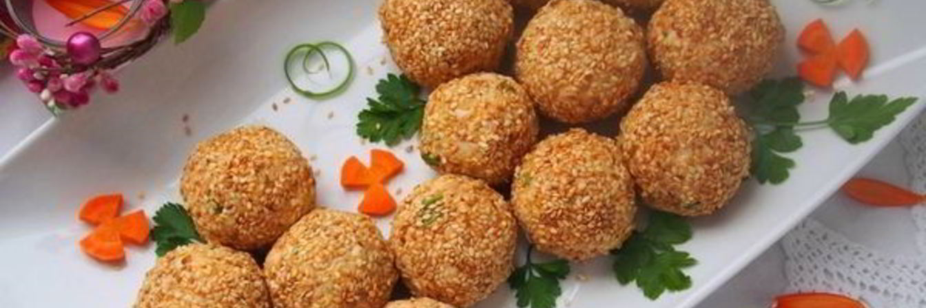 Салатные шарики Мимоза в кунжуте