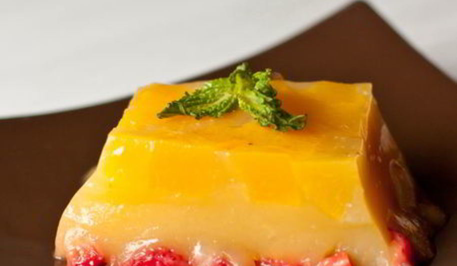 Рецепт желе мимоза с персиками и клубникой