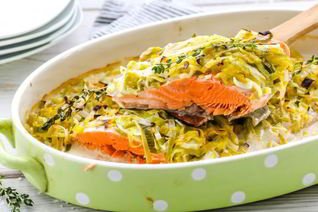 Чавыча под шубой из лука-порея