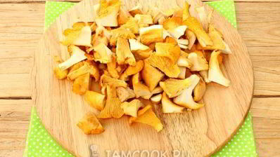 курица с лисичками, запеченная под шубой