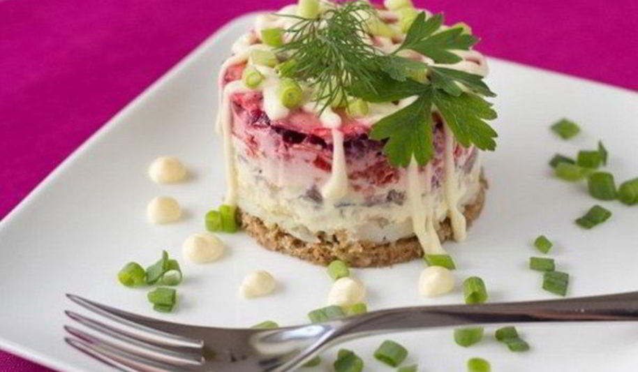 Рецепт праздничного лосося под шубой