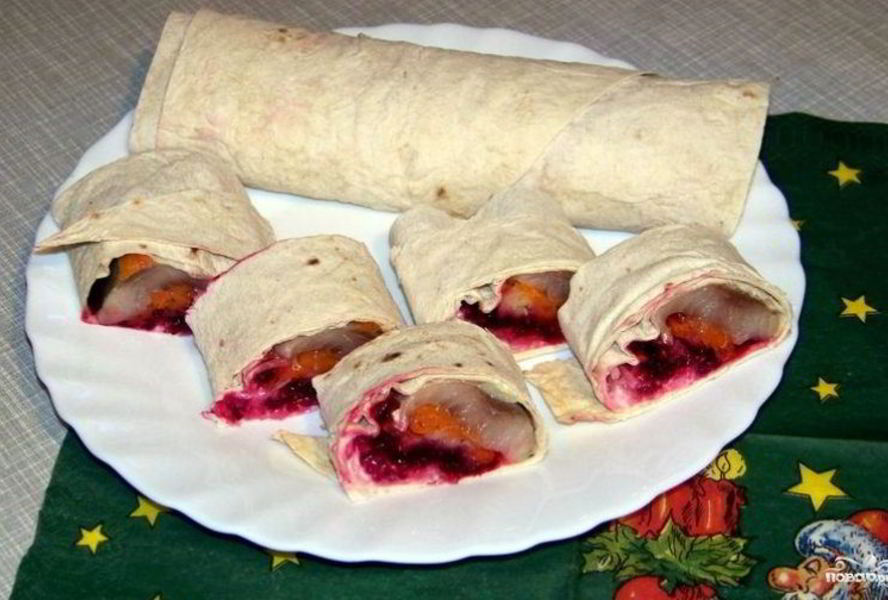 Рулет селедка под шубой в лаваше