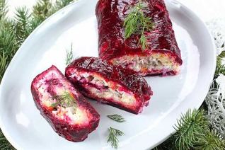 Салат-рулет Сельдь под шубой с сыром