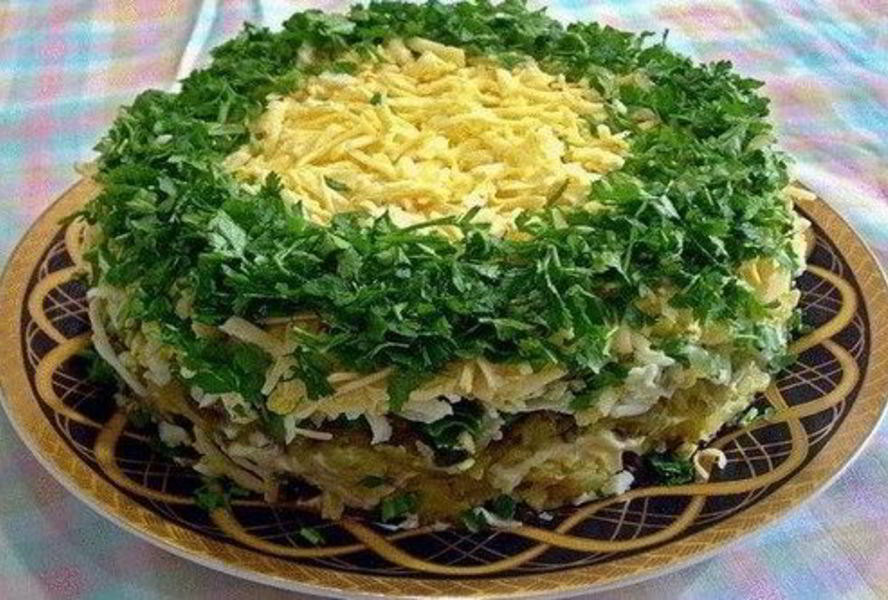 Слоеный салат Грибы под шубой с сыром