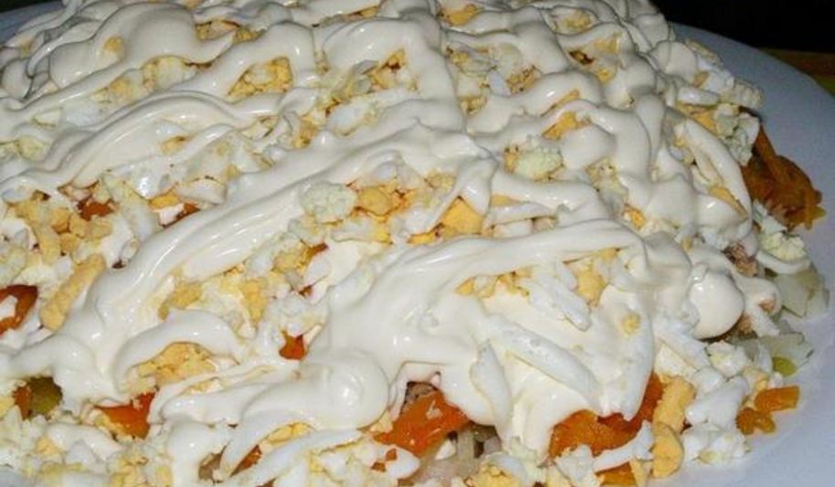 Рецепт слоеного салата печень под шубой с яблоками