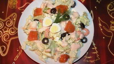 салат праздничный с соусом из красной рыбы