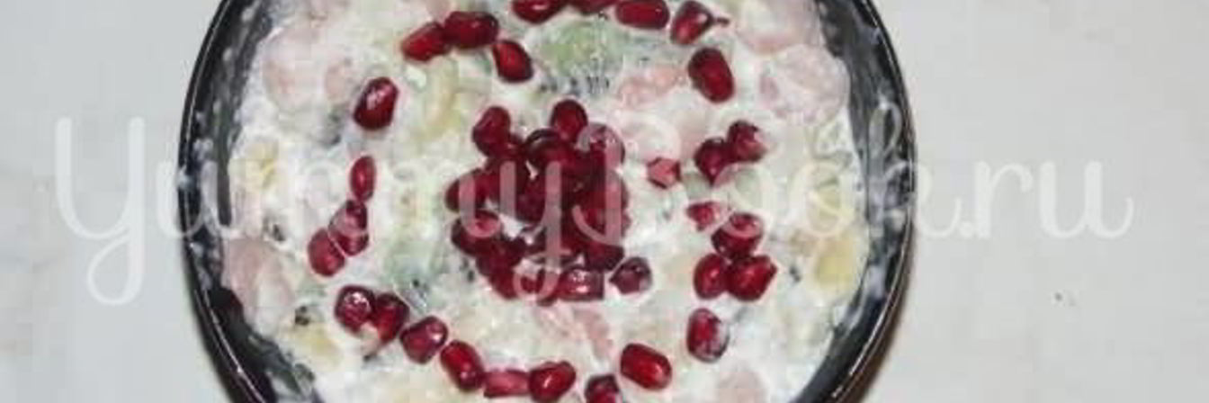 Салат с ананасами и морепродуктами