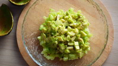 салат с авокадо и огурцом