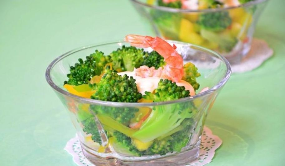 Рецепт салата с брокколи и креветками