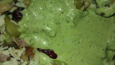 салат с фасолью, шампиньонами, ветчиной и чесночно-мятной заправкой