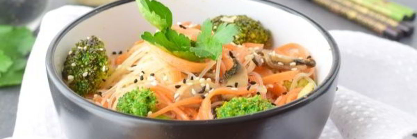 Салат с фунчозой и корейской морковью