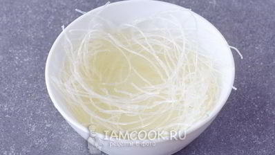 салат с фунчозой и корейской морковью