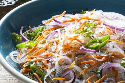 Салат с фунчозой