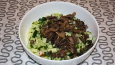 салат с копченой курицей и шампиньонами