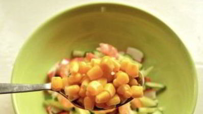 салат с королевскими креветками