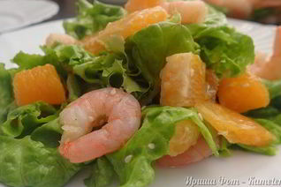Салат с креветками и апельсином