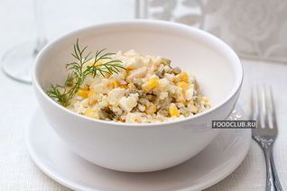 Салат с креветками и рисом