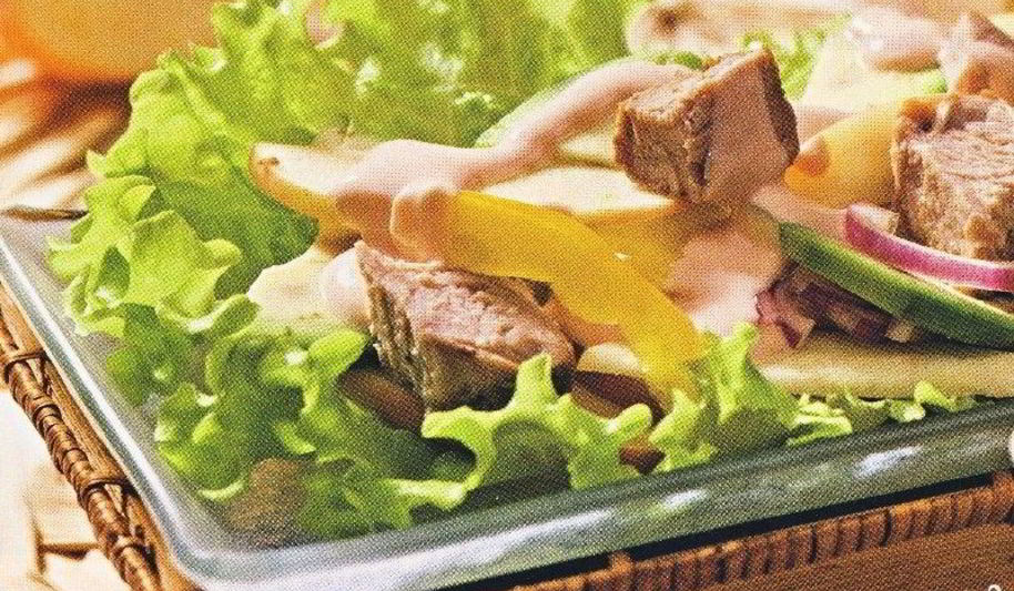 Рецепт салата с отварной свининой