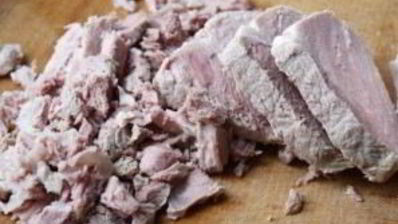 салат с отварной свининой