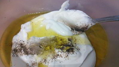 салат с редисом и слабосоленым лососем