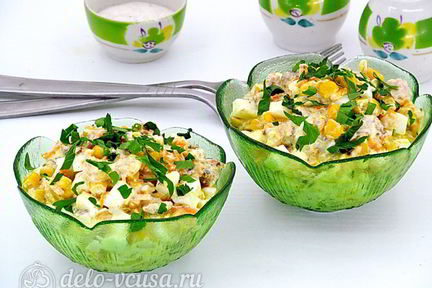 Салат с рыбными консервами и кукурузой