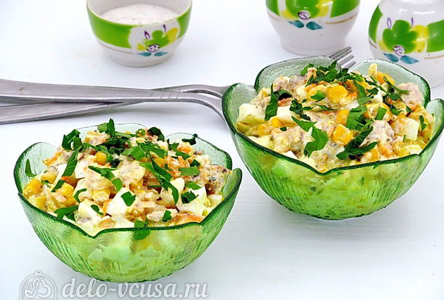 Салат с рыбными консервами и кукурузой