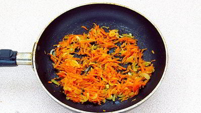 салат с рыбными консервами и кукурузой