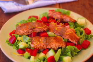 Салат с семгой и сладким перцем