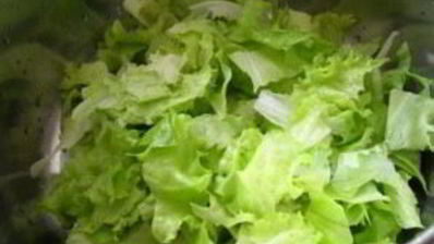 салат с сухариками и кукурузой