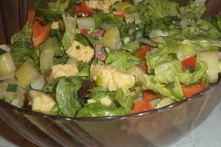 Салат с сыром, копченой ветчиной и домашним майонезом