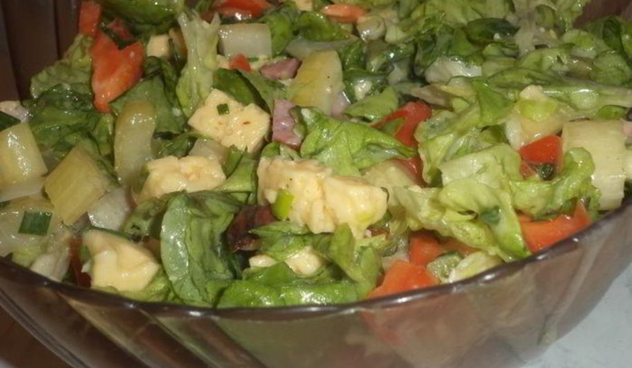 Рецепт салата с сыром, копченой ветчиной и домашним майонезом