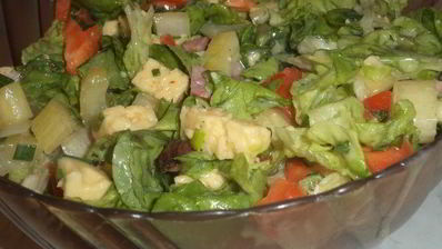 салат с сыром, копченой ветчиной и домашним майонезом