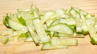 салат с ветчиной, свежим огурцом и листовым салатом