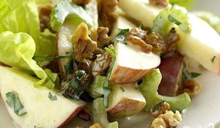 Рецепт салата с яблоком и сыром