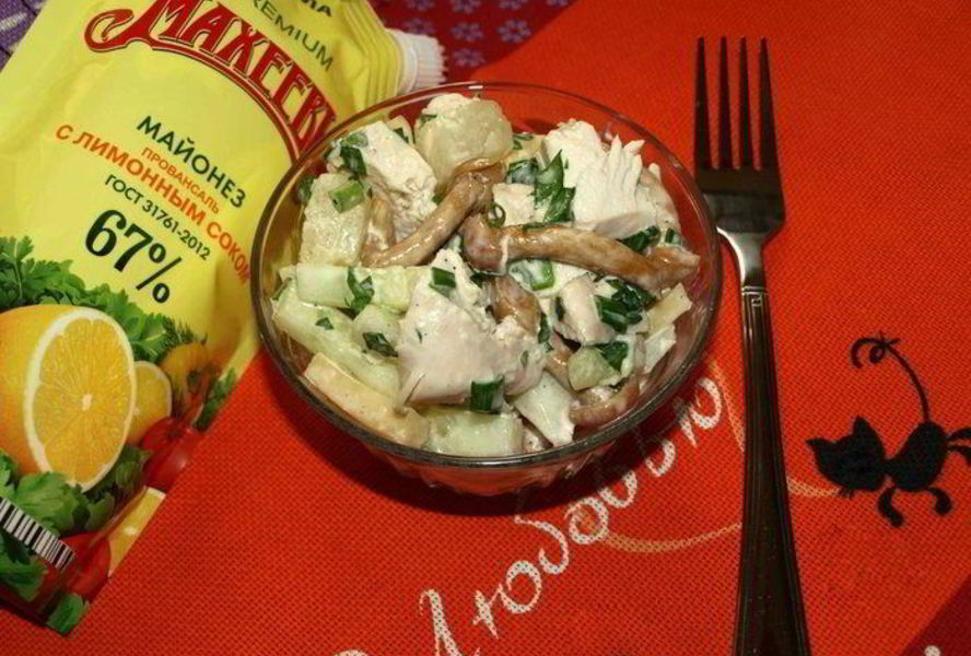 Салат Шанхай c курицей, сыром и маринованными опятами