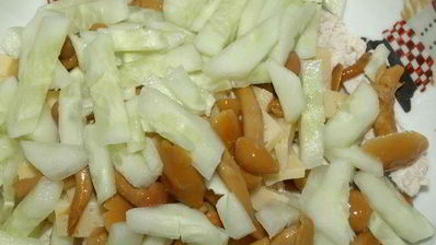 салат шанхай c курицей, сыром и маринованными опятами