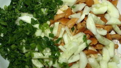 салат шанхай c курицей, сыром и маринованными опятами