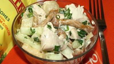 салат шанхай c курицей, сыром и маринованными опятами