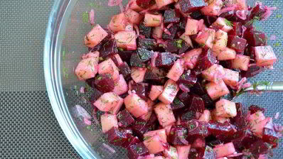 салат со свеклой и зеленым яблоком