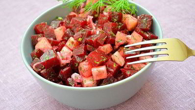 салат со свеклой и зеленым яблоком