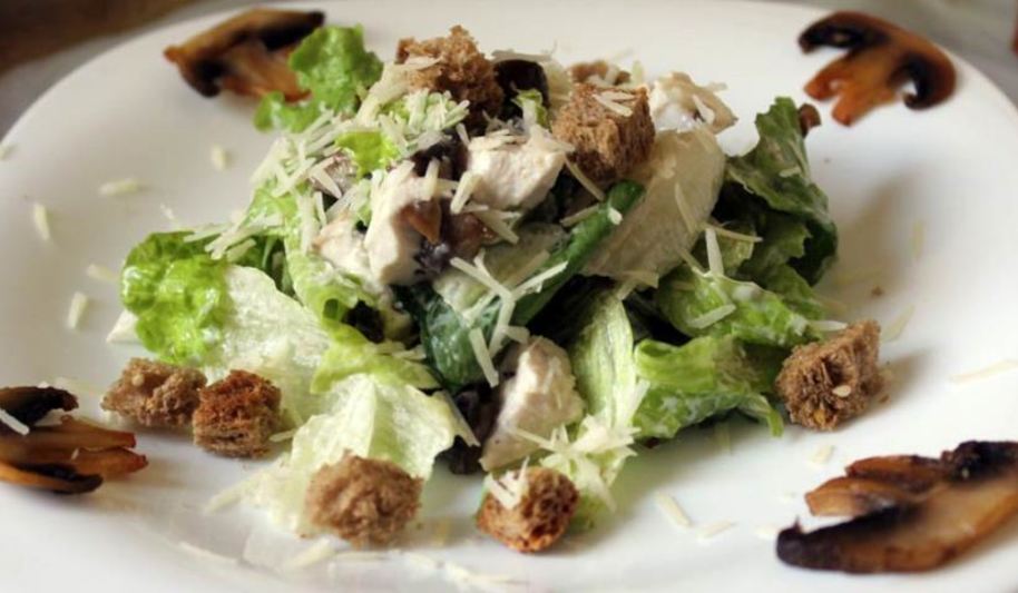 Рецепт грибного взрыва — салата цезарь по-русски